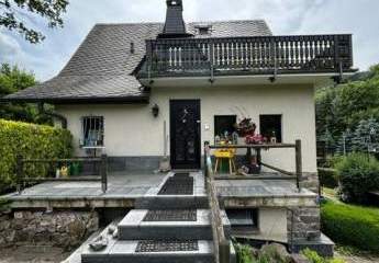 Idyllisch gelegenes 7-Zi. EFH mit 2 Balkonen, Carport, 3 Bädern und Garage im schönen Zschopautal