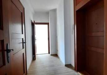 Energetisch sanierte 2-Zimmerwohnung mit Wanne, Abstellraum und Bodenkammer