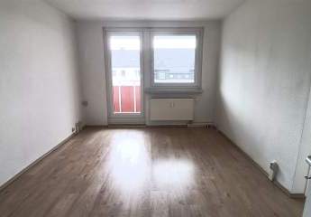 Helle 3-Zi. mit Balkon, Wanne & Laminat in ruhiger Lage!