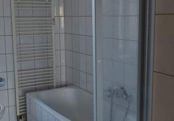 Großzügige 2-Zimmer mit Laminat, Wanne, Dusche, Balkon, Stellpl. und Abstellraum! 3 Mon. mietfrei