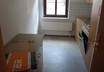 Günstige 1,5-Zimmer mit Einbauküche, Laminat und Wannenbad in Toplage! SP. mgl.