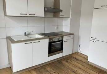 Großzügige 2-Zimmer mit Dielen, EBK, Wanne, Dusche und Tageslichtbad in zentraler Lage!