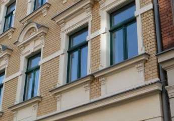 Helle und vermietete 2-Zimmerwohnung im 1.OG mit Balkon, Parkett, Wanne und Einbauküche
