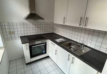 Großzügige 1-Zimmer mit Einbauküche, Dusche und Laminat in zentraler Lage!