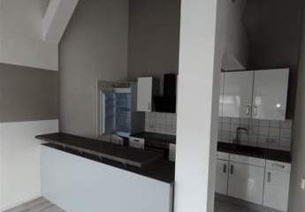 Moderne DG 4-Zi. mit offener Küche, EBK, Kamin, Laminat und SP mgl.!