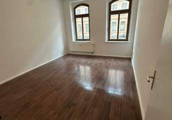 Günstige 2-Zimmer mit Dusche und Balkon, neuem Laminat in guter Lage!