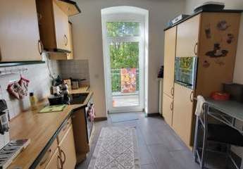 Gemütliche 3-Zi mit Balkon, Wanne, EBK und Laminat in zentraler Lage!