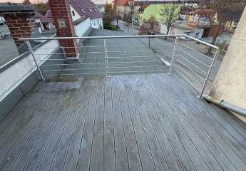 Eckwanne und Dachterrasse! Gemütliche 3-Zimmer mit Laminat, SP und 2 Bädern in guter Lage!