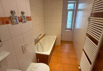 Günstige 2-Zimmer mit Laminat, Balkon und Wanne in Toplage!