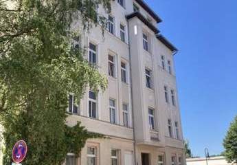 Gemütliche 2-Zimmer mit Laminat, Balkon und Wannenbad in ruhiger Lage! EBK mgl.