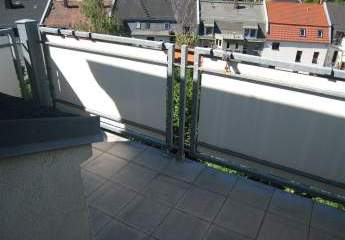 Günstige 2,5-Zimmer mit Laminat, Wannenbad, EBK, SP und Balkon in ruhiger Lage!