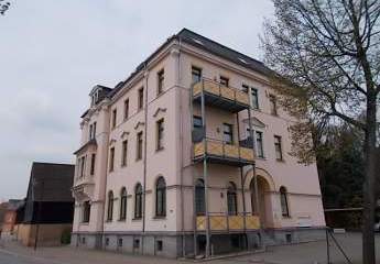 *** Großzügige 2-Zimmer mit Laminat, Wannenbad und Balkon! Stellplatz o. Carport mgl. ***