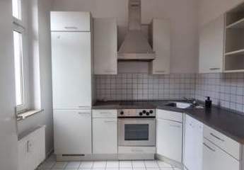 Großzügige 3-Zimmer mit Laminat, EBK, Wannenbad mit Fenster und Balkon in zentraler Lage