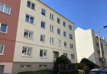 * 3-Zimmer mit Einbauküche, Balkon,  Wannenbad und Laminat zum Toppreis! *