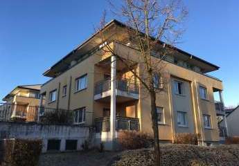 Großzügige DG 2-Zimmer mit TG , umlaufender Dachterrasse, Wanne und Lam. in sehr guter Lage!