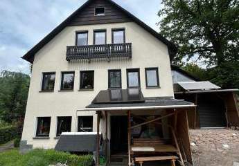 Idyllisch gelegenes 7-Zi. EFH mit 2 Balkonen, Carport, 3 Bädern und Garage im schönen Zschopautal