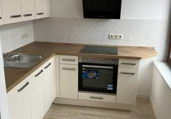 Helle 2-Zimmer mit EBK, neuem Laminat und Dusche in zentraler Lage!