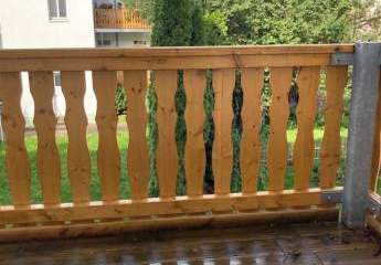 Kleine 2-Zimmerwohnung mit Laminat, Balkon und offener Küche in ruhiger Lage!