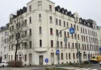 Große DG 3-Zimmer mit Laminat, Wanne, Dusche und Aufzug in zentraler Lage! EBK mgl.