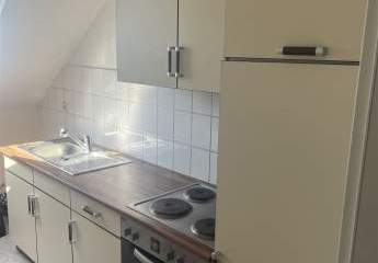 Helle DG 2-Zimmer mit Laminat, Wanne, eigenem Hausgarten mgl. und EBK! Stellplatz mgl.