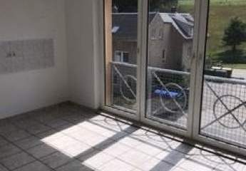 Für Autoliebhaber mit Garage vorm Haus! * 2-Zimmer mit Laminat, Wanne und Dusche in ruhiger Lage!