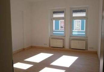 Großzügige 2-Zimmer mit Laminat, sep. WC und Dusche im Zentrum