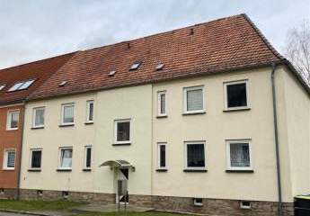 Großzügige 2 Zimmer mit EBK und Laminat in guter Lage!