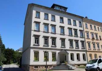 Großzügige 3-Zimmer mit Laminat, Wannenbad und großem Balkon in ruhiger Lage!