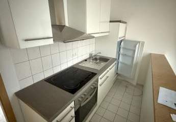 Gemütliche 2-Zi. mit EBK, SP, Balkon und Laminat in ruhiger Lage!