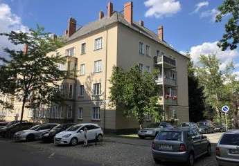 *** Großzügige 3-Zimmer mit Balkon, Laminat und Wannenbad in sehr schöner Lage! ***