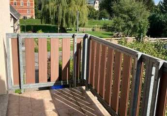 Gemütliche 2-Zimmer mit Laminat, offene Küche, Balkon und Wannenbad in guter Lage!!!