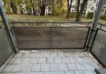 Großezügige 1-Zimmer mit Laminat, Wannenbad & Balkon in ruhiger Lage!