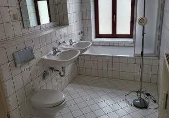 Großzügige 3-Zimmer mit Balkon, Wannenbad und Laminat in zentraler Lage! SP mgl.