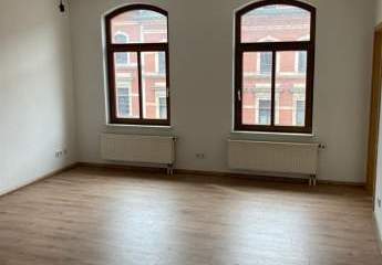 * Kompakte 3-Zimmer mit Balkon, Laminat und Wannenbad in Zentrumsnähe! * Stellplatz mgl.