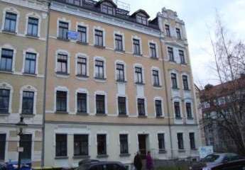 * Großezügige 2-Zimmer mit neuem Laminat, Wannenbad und Balkon zum Toppreis! *