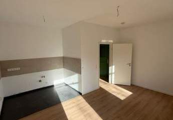 NEU-Sanierte 2-Zimmer mit Laminat, Balkon und offener Küche in zentraler Lage! EBK mgl.