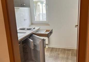 Frisch renovierte 2-Zimmer mit Dusche in beliebter Lage! TG mgl.! Teilmöbliert!