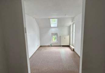 Großzügige 2,5-Zimmer mit Balkon Tageslichtbad und Wanne in guter Lage!