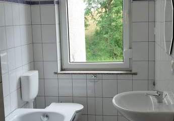 ** Kleine 3-Zimmer mit Laminat, Einbauküche und Wannenbad zum Toppreis! **