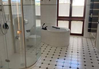 DG 4-Zi. mit 2xSP, Balkon, Sauna, EBK, Dusche und Wannenbad mit Fenster in Toplage!