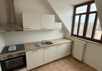 ***  Großzügige DG Kaßberg 2-Zimmer mit Aufzug, Parkett und EBK ***