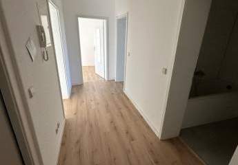NEU-Sanierte 3-Zimmer mit Laminat und Wanne in sehr guter Lage!