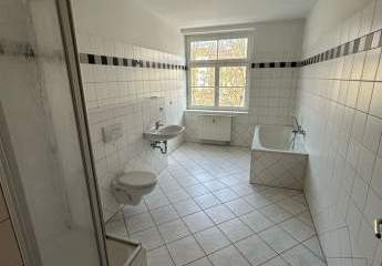 Große 4-Zimmer mit Wanne, sep.WC, Laminat und 2 Balkonen in ruhiger Lage!