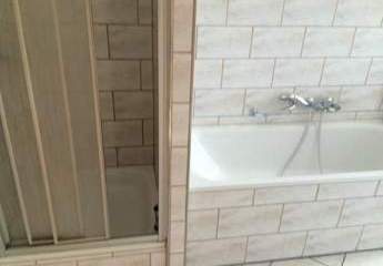 *** Großzügige 2-Zimmer mit Aufzug, Wanne, Dusche und Laminat in zentraler Lage!! **