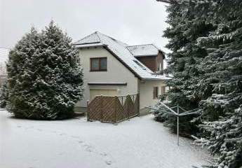 Großzügige 2-Zimmer mit Dusche, EBK und großer Terrasse in absoluter top Lage! Möblierung mgl.