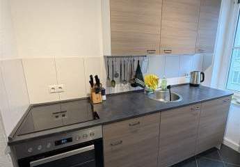 Vormieter verkauft  EBK *** 2-Zimmer mit Laminat und Wannenbad in guter Lage ***