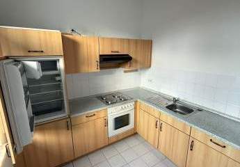 Großzügige 2-Zimmer mit Balkon, EBK, Laminat und Wanne in sehr guter Lage!