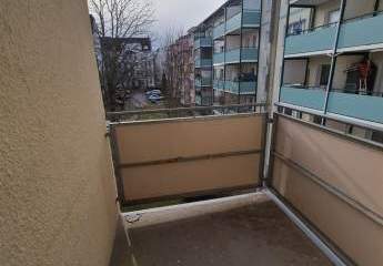 Gemütliche 2-Zimmer mit neuer EBK, Laminat, Balkon und Wannenbad in ruhiger Lage!