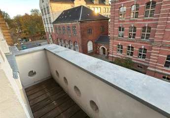 Großzügige 3-Zimmer mit Laminat, Wannenbad mit Fenster und Balkon in zentraler Lage