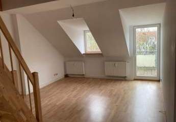 Großzügige DG 4-Zimmer mit Laminat, Wannenbad und Balkon in ruhiger Lage!